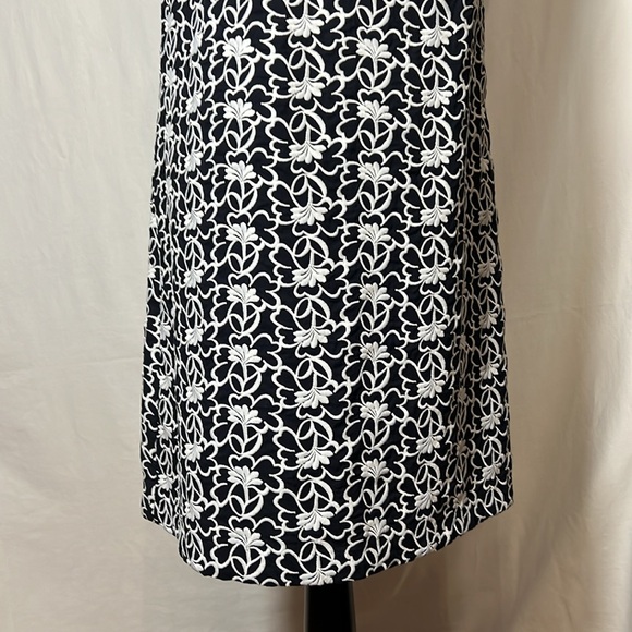 Ann Taylor size 4 sleeveless 100% cotton black with white embroidery  mini dress - Picture 3 of 9